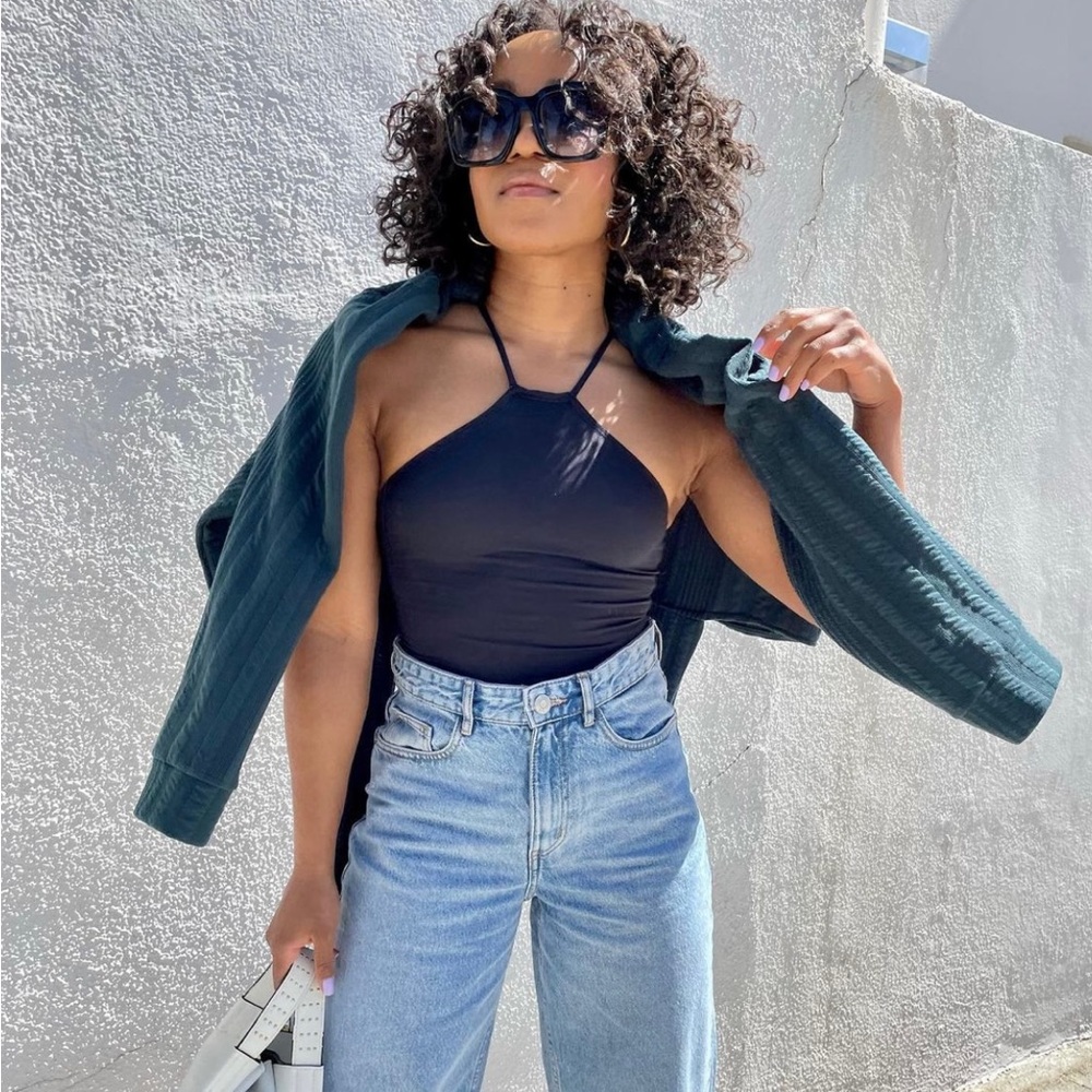 Hi! I’m your Posher, Breanna🛍🌸 IG @ilybree